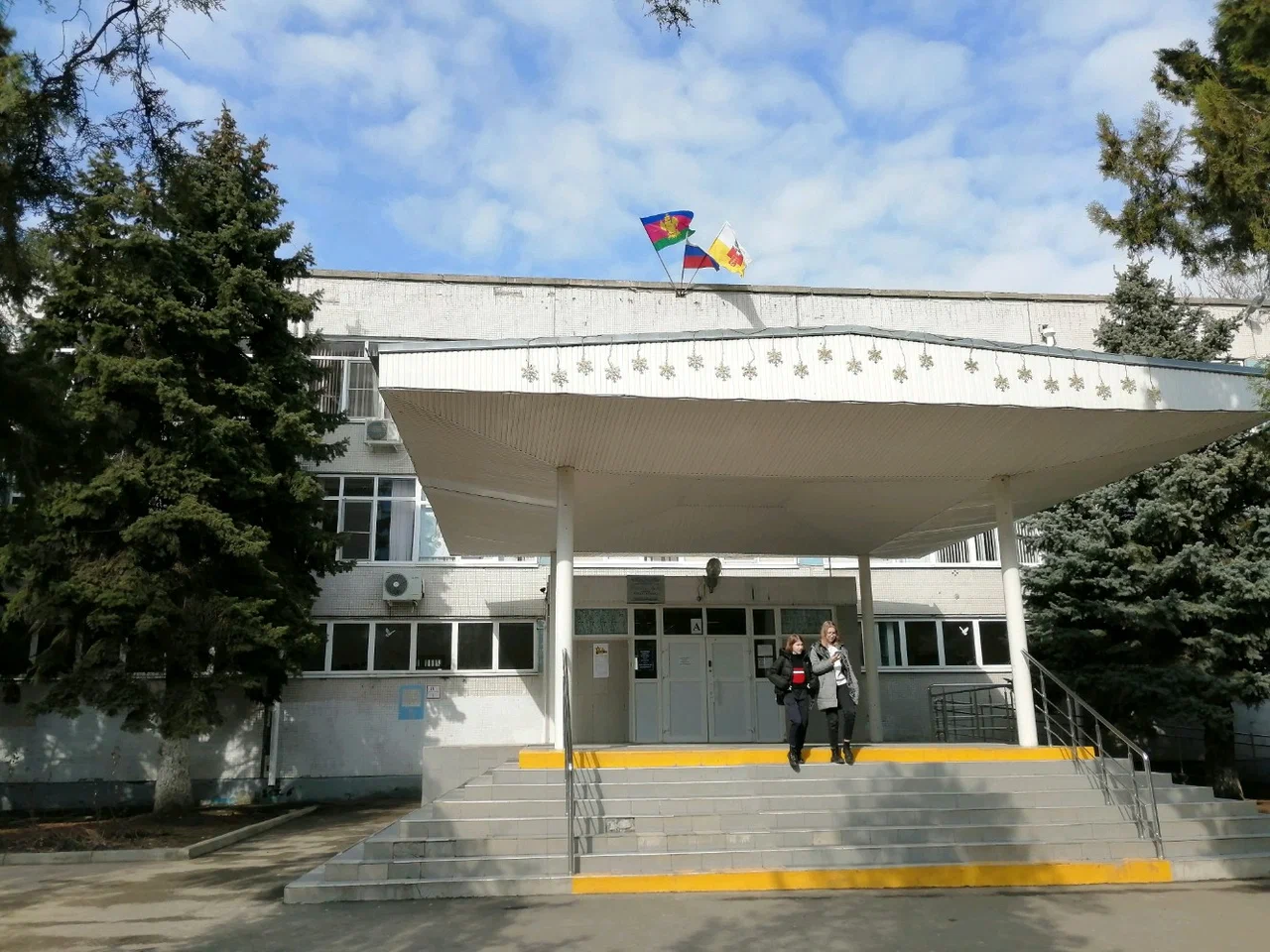 Фотография школы.